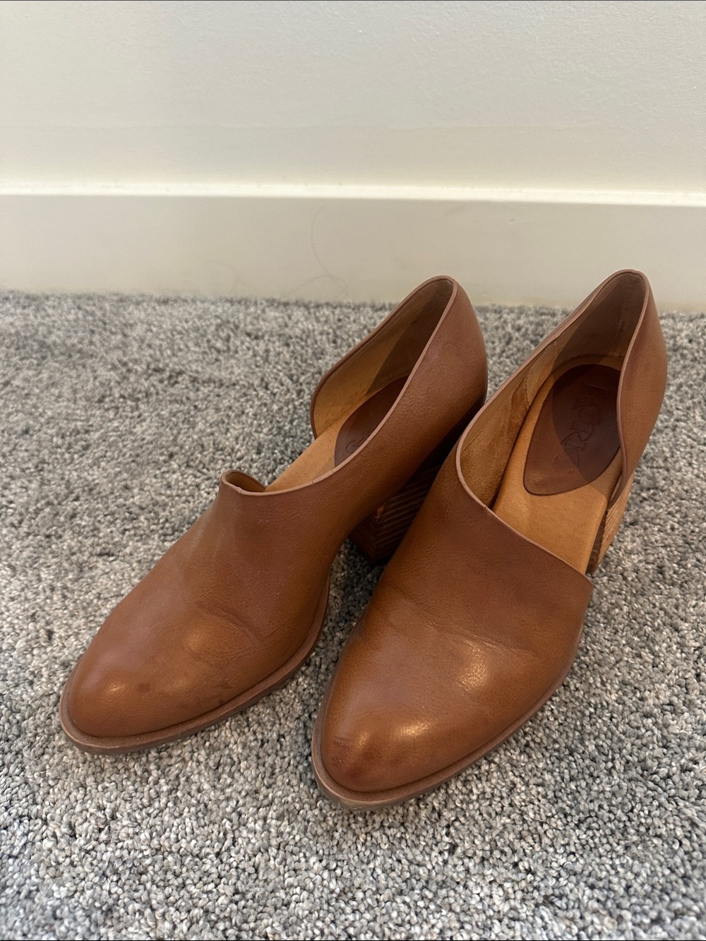 Korks Ease Brown Leather Cutout Block Heel Booties size:6.5